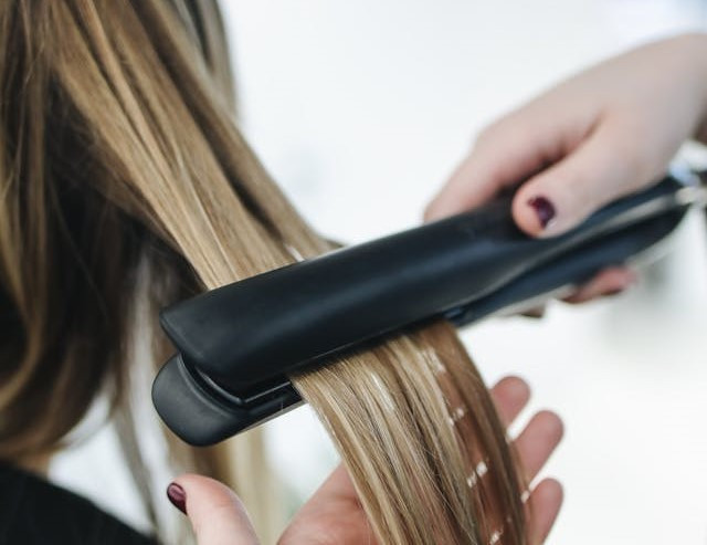 Ilustrasi rekomendasi vitamin rambut yang bagus untuk catokan. Sumber: www.pexels.com