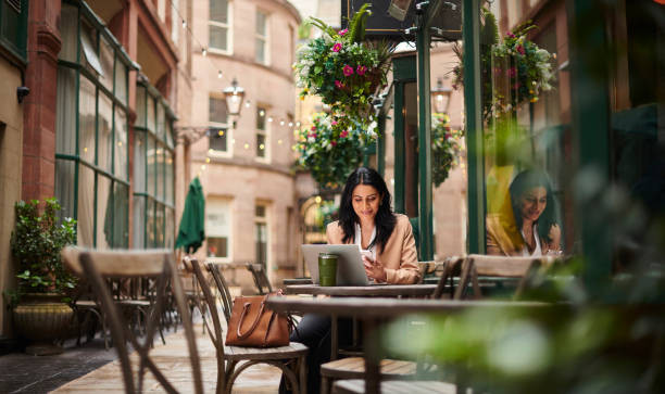 Ilustrasi Cafe Di Jakarta Timur. Foto: Unsplash/sturti.