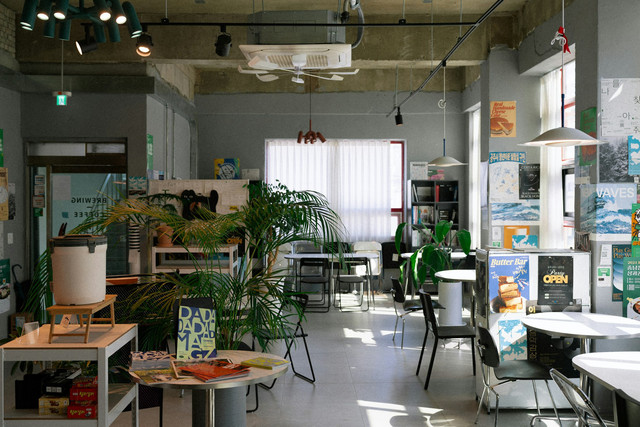 Cafe di Jakarta Selatan, foto hanya ilustrasi: Unsplash/rawkkim