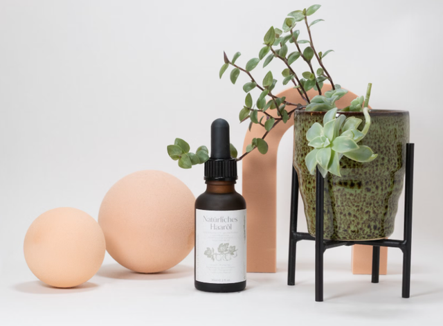 Ilustrasi rekomendasi hair tonic yang mengandung rosemary. Sumber: Unsplash/Lora Seis