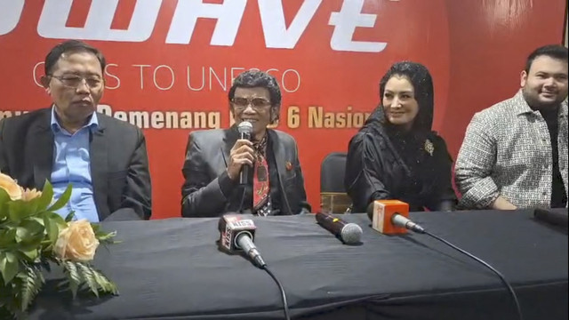 Rhoma Irama dan Ridho Irama dalam konferensi pers Lomba Cipta Lagu Dangdut. Foto: Istimewa