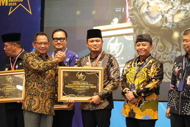 Pemprov Kaltim raih penghargaan Provinsi Teraktif dalam ajang SPM Awards 2025 yang digelar Kementerian Dalam Negeri (Kemendagri), Jumat (23/5). Foto: dok. Humas Pemprov Kaltim