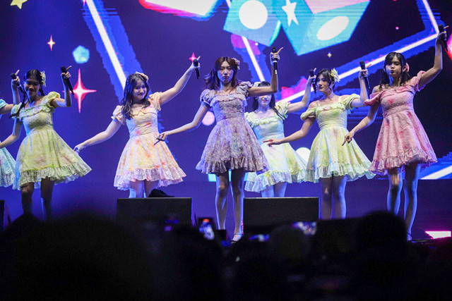 Idol grup asal Indonesia, JKT48 jadi penampil di Soundsfest 2025 hari kedua di Gambir Expo Kemayoran, Jakarta, Sabtu (24/5/2025). Foto: Iqbal Firdaus/kumparan