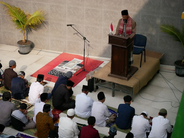 Ilustrasi materi fiqih kelas 4 semester 2. Sumber foto: Unsplash