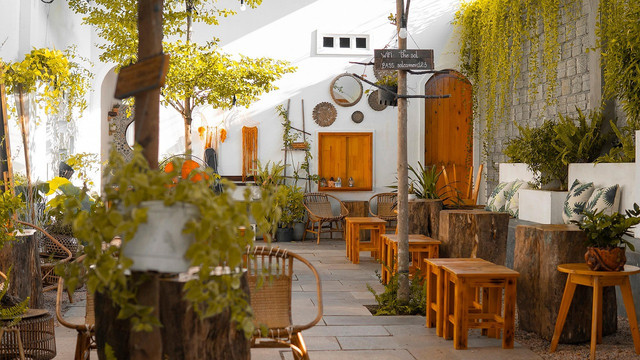 Cafe di Madiun (Foto hanya ilustrasi, bukan tempat sebenarnya) Sumber: pixabay