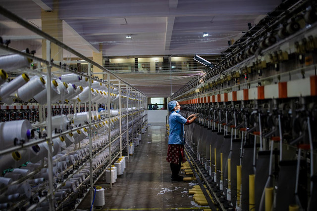 Ilustrasi pekerja di industri tekstil. (Foto: Pexels.com)