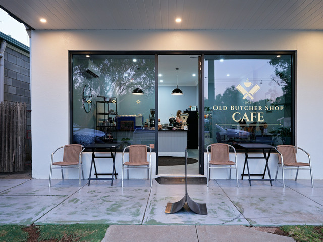 Cafe di Pekanbaru. Foto hanya sebagai ilusrasi, bukan tempat sebenarnya. Sumber foto: Unsplash-Neon Wang