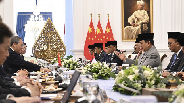 Presiden Republik Indonesia Prabowo Subianto beserta jajaran menteri Kabinet Merah Putih menerima kunjungan resmi Perdana Menteri (PM) China Li Qiang di Istana Merdeka, Minggu (25/5/2025). Foto: Biro Pers Sekretariat Presiden