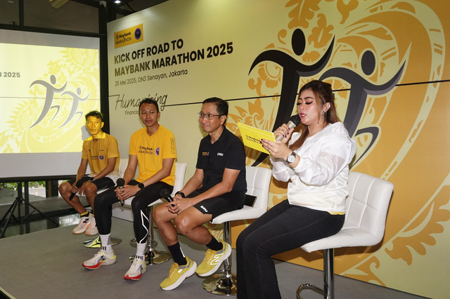 PT Bank Maybank Indonesia Tbk (Maybank Indonesia) resmi membuka rangkaian Road to Maybank Marathon 2025 yang dihadiri oleh Project Director Maybank Marathon Widya Permana, Gantarvelocity Coach Agung Mulyawan, danpelari program Maybank Marathon #BaliBeatsBoston Suwandi di Senayan, Jakarta pada Minggu (25/5). Foto: Dok. Maybank Indonesia