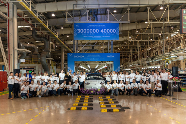 Wuling Motors rayakan pencapaian produksi 3 juta unit mobil listrik murni (Battery Electric Vehicle/BEV) dan MAGIC Battery secara global. Foto: Wuling Motors
