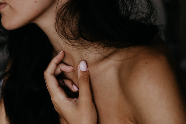 Penjelasan ending Rambut Kafan,Pexels/Kristina Paukshtite