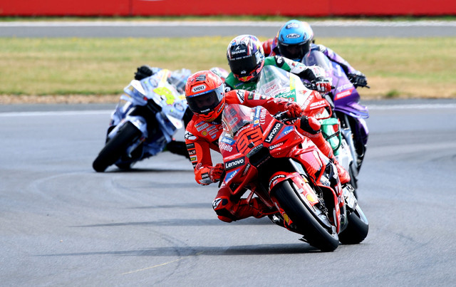 Pebalap Tim Ducati Lenovo Marc Marquez saat balapan MotoGP Grand Prix Inggris di Sirkuit Silverstone, Silverstone, Inggris, Minggu (25/5/2025). Foto: Andrew Boyers/REUTERS