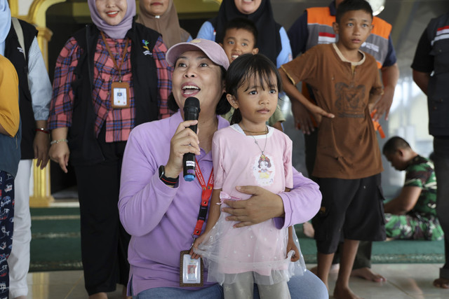 Sentra Dharma Guna bersama Kemensos melaksanakan Layanan Dukungan Psikososial (LDP) bagi korban bencana gempa di Kota Bengkulu, Jumat (24/5/2025). Foto: Dok. Humas Sentra Dharma Guna