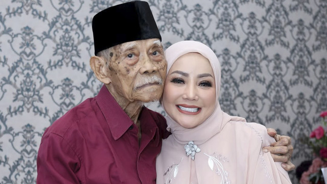 Kristina dan ayahnya. Foto: Instagram/ @kristinadangdut