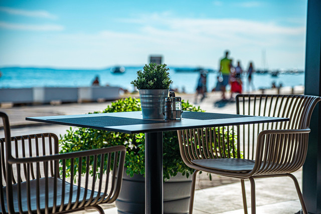 Cafe di Sanur (Foto hanya ilustrasi, bukan tempat sebenarnya) Sumber: pixabay/ matthiaskost