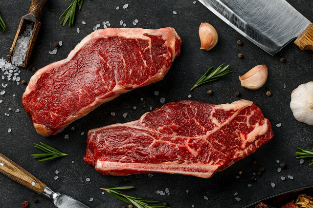 Ilustrasi Cara agar Daging Kurban Tidak Alot yang Bisa Diikuti dengan Praktis, Unsplash/Sergey Kotenev