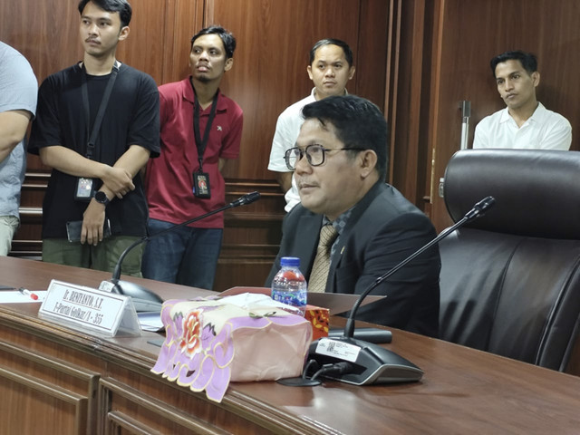 Anggota DPR dari fraksi Golkar, Beniyanto Tamoreka di sidang Mahkamah Kehormatan Dewan (MKD) pada Senin (26/5/2025). Foto: Luthfi Humam/kumparan