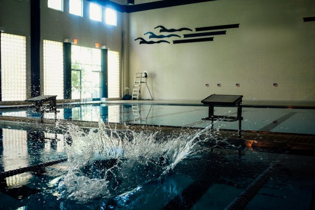 Kolam Renang Indoor Jakarta Selatan. Foto hanya ilustrasi, bukan tempat sebenarnya. Sumber: Pexels/Kelly