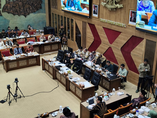Suasana rapat kerja Komisi X DPR bersama Menteri Kebudayaan di Kompleks Parlemen Senayan, Jakarta Foto: Luthfi Humam/kumparan