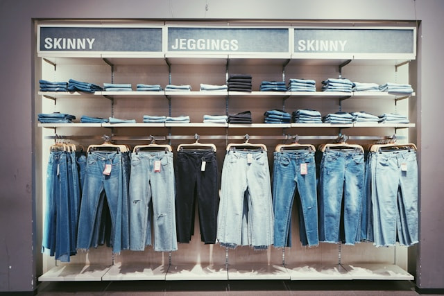 Ilustrasi Rekomendasi Jeans Lokal Terbaik. Sumber: Unsplash/Iandeng