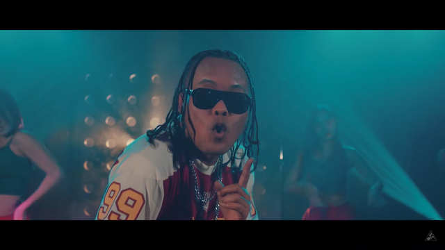 Penampilan Sule di video klip Hey Kamu. Foto: YouTube DHProduction Indonesia