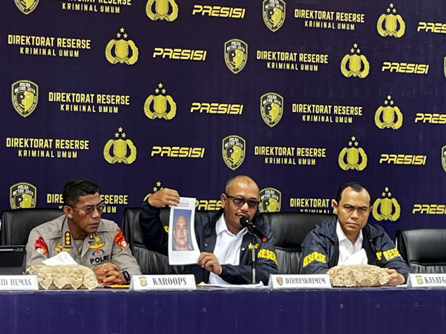 Wajah Ketua Majelis Pimpinan Cabang Ormas PP Insial MR yang Kini Masuk DPO, di Polda Metro Jaya, Jakarta Selatan, Senin (26/5/2025). Foto: Rayyan Farhansyah/kumparan