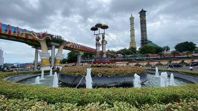 Lokasi ditemukan mayat anak-anak anonim di air pancuran Tugu Pengantin, JPO Siger Milenial. | Foto: Sinta Yuliana/Lampung Geh