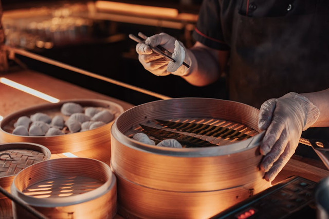 Ilustrasi Cara Mengukus Bakpao agar Tidak Keriput dan Lembut Sempurna, Foto: Pexels/Mikhail Nilov