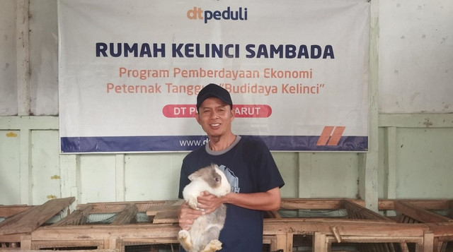 Program Peternak Kelinci untuk kemandirian masyarakat Kp. Cikeris, Desa Cikandang, Cikajang, Garut (Sumber : DT Peduli)