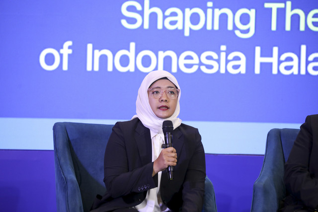 Quality Assurance Manager & Halal Coordinator Unilever Indonesia, Woro Nastiti Utami, menjadi pembicara kumparan Halal Forum 2025 di Ballroom Artotel Mangkuluhur, Jakarta, Selasa (27/5/2025). Foto: Aditia Noviansyah/kumparan