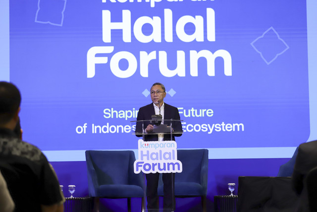 Menko Pangan Zulkifli Hasan memberikan keynote speech pada kumparan Halal Forum 2025 di Ballroom Artotel Mangkuluhur, Jakarta, Selasa (27/5/2025). Foto: Jamal Ramadhan/kumparan