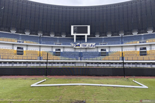 Kerusakan Stadion GBLA Kota Bandung, Senin (26/5/2025). Foto: Rubby Jovan/ANTARA