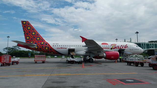 Fasilitas kelas bisnis Batik Air, foto: Pesawat Batik Air, Unsplash/Edwin Petrus