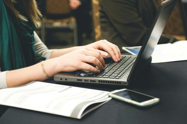 Ilustrasi cara mengedit file pdf - Sumber: pexels.com/@startup-stock-photos