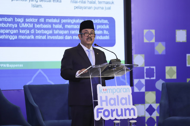 Menteri PPN/Kepala Bappenas Rachmat Pambudy memberikan keynote speech pada kumparan Halal Forum 2025 di Ballroom Artotel Mangkuluhur, Jakarta, Selasa (27/5/2025).  Foto: Jamal Ramadhan/kumparan