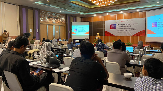Sejumlah kontraktor lokal di Kabupaten Bojonegoro, Tuban, dan Blora, saat ikuti pelatihan yang digelar ExxonMobil Cepu Limited (EMCL). Selasa (27/05/2025). (Aset: Istimewa)