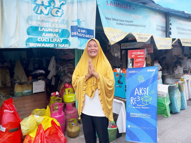 Program RE3 (Reduce, Re-love, Restyle) sukses mengumpulkan 10,5 ton pakaian bekas yang diberikan kepada nasabah usaha laudry untuk dibagikan ke orang membutuhkan. Foto: Dok. PNM