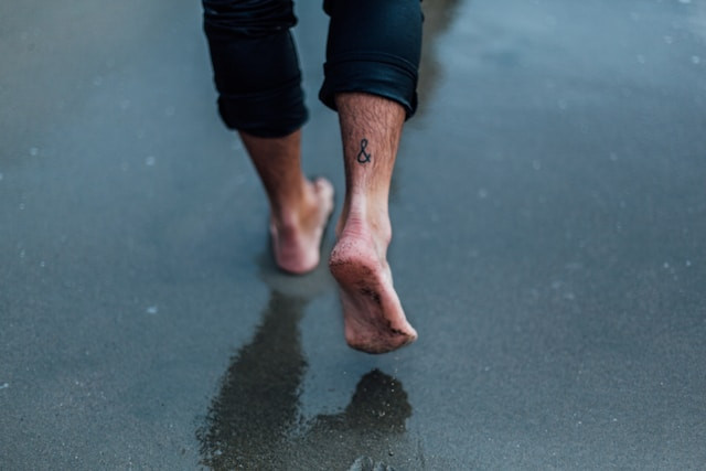 Ilustrasi untuk Tips agar Tidak Bau Kaki. Sumber: Unsplash/Lucas Sankey