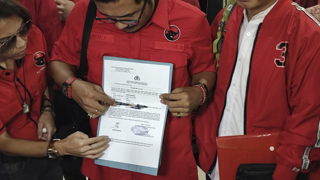 Kader PDIP usai melaporkan Budi Arie ke Bareskrim Polri pada Selasa (27/5/2025). Foto: Rachmadi Rasyad/kumparan