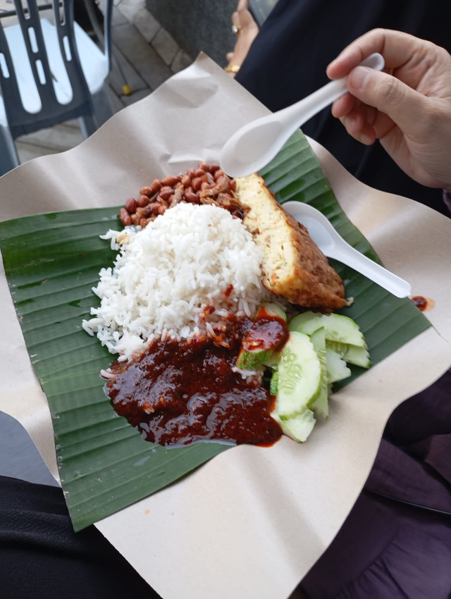 Nasi lemak. Sumber: Dokumentasi pribadi.