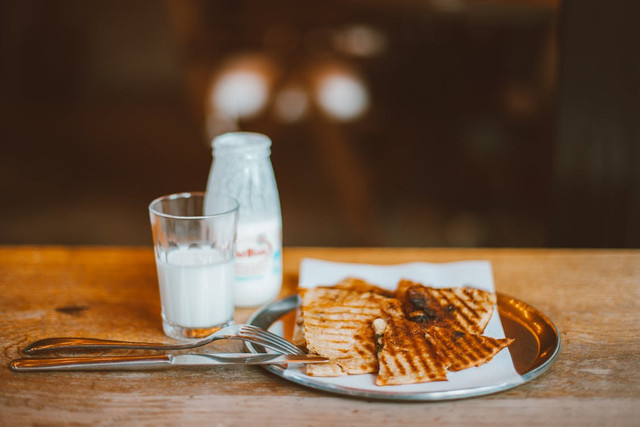 Ilustrasi. Merk susu pasteurisasi. Sumber: Pexels / ROMAN ODINTSOV