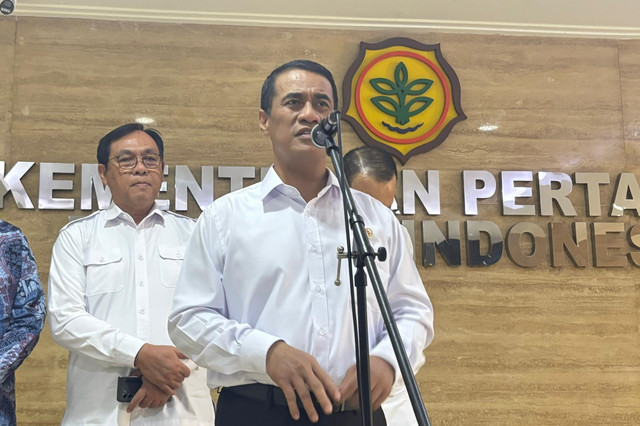 Menteri Pertanian Andi Amran Sulaiman di kantornya, Rabu (28/5/2025). Foto: Ave Airiza Gunanto/kumparan