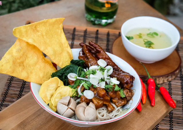 mie ayam enak di bandung. Foto Hanya Ilustrasi Bukan Tempat Sebenarnya. Sumber Foto: Unsplash/R Eris