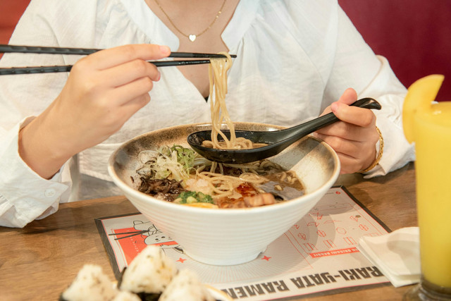 Ramen enak di Bandung, foto hanya ilustrasi, bukan tempat sebenarnya: Unsplash/Christian Dala