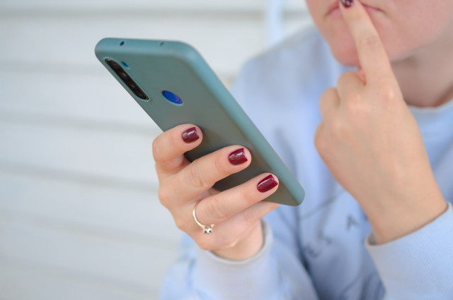 Bolehkah Bos Menghubungi Karyawan di Luar Jam Kerja? Foto hanya sebagai ilustrasi saja. Sumber: Unsplash/Konstantin Shmatov.