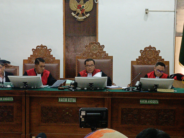 Suasana persidangan gugatan wanprestasi Nikita Mirzani terhadap Reza Gladys di Pengadilan Negeri Jakarta Selatan, Rabu (28/5). Foto: Aprilandika Pratama/kumparan