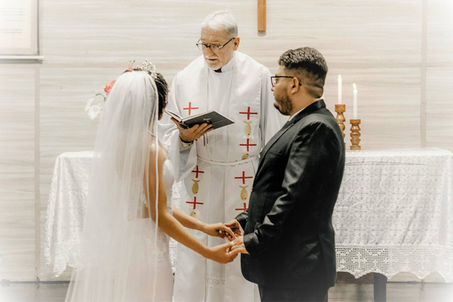 Ilustrsi pernikahan sepasang kekasih di Gereja. Foto: Kawê Rodrigues / www.pexels.com