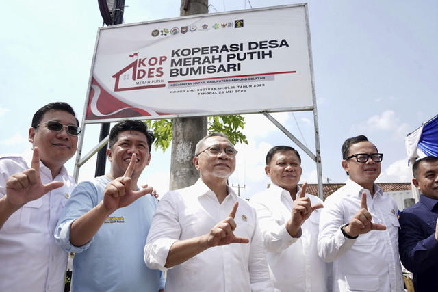 Menteri Koordinator Bidang Pangan Zulkifli Hasan (Zulhas) menghadiri peresmian Kopdes Merah Putih Bumi Sari di Kabupaten Natar, Lampung Selatan, Rabu (28/5/2025). Foto: Dok. Istimewa