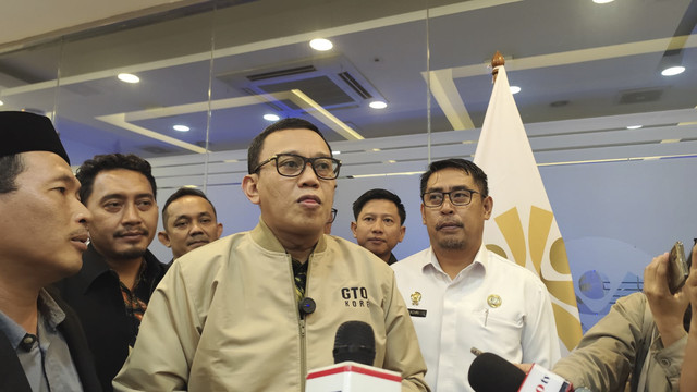 Menteri Pelindungan Pekerja Migran Indonesia, Abdul Kadir Karding, saat bertemu dengan Asosiasi Pemberdayaan Purna Migran Indonesia Korea pada Rabu (28/5/2025).  Foto: Rachmadi Rasyad/kumparan