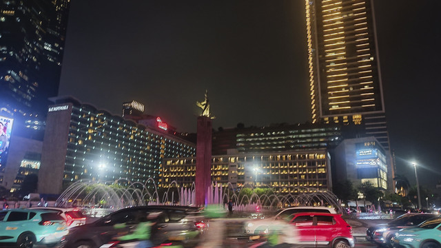 Sejumlah kendaraan terjebak kemacetan di kawasan Bundaran HI, Jakarta, Rabu (28/5/2025). Foto: Thomas Bosco/kumparan
